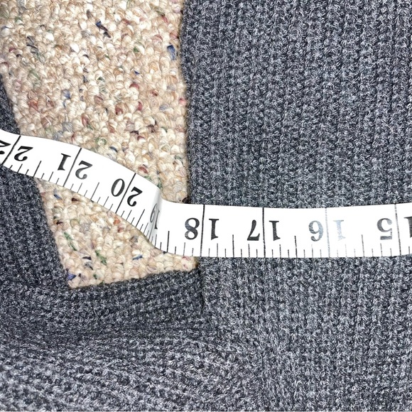 V Neck Sweater Varsity Style - Picture 5 of 9